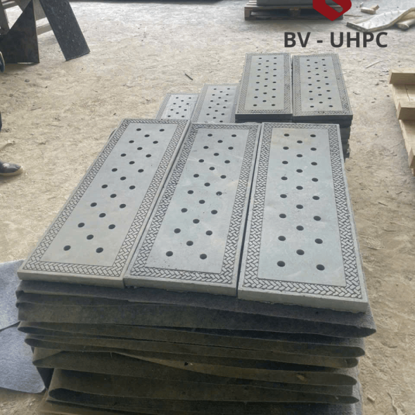 Tấm thu nước viền hoa văn - Ảnh 2